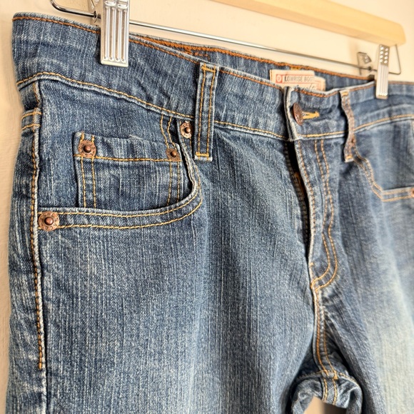 Levi's Women's Flared Jeans in Blue Wash - Picture 4 of 9